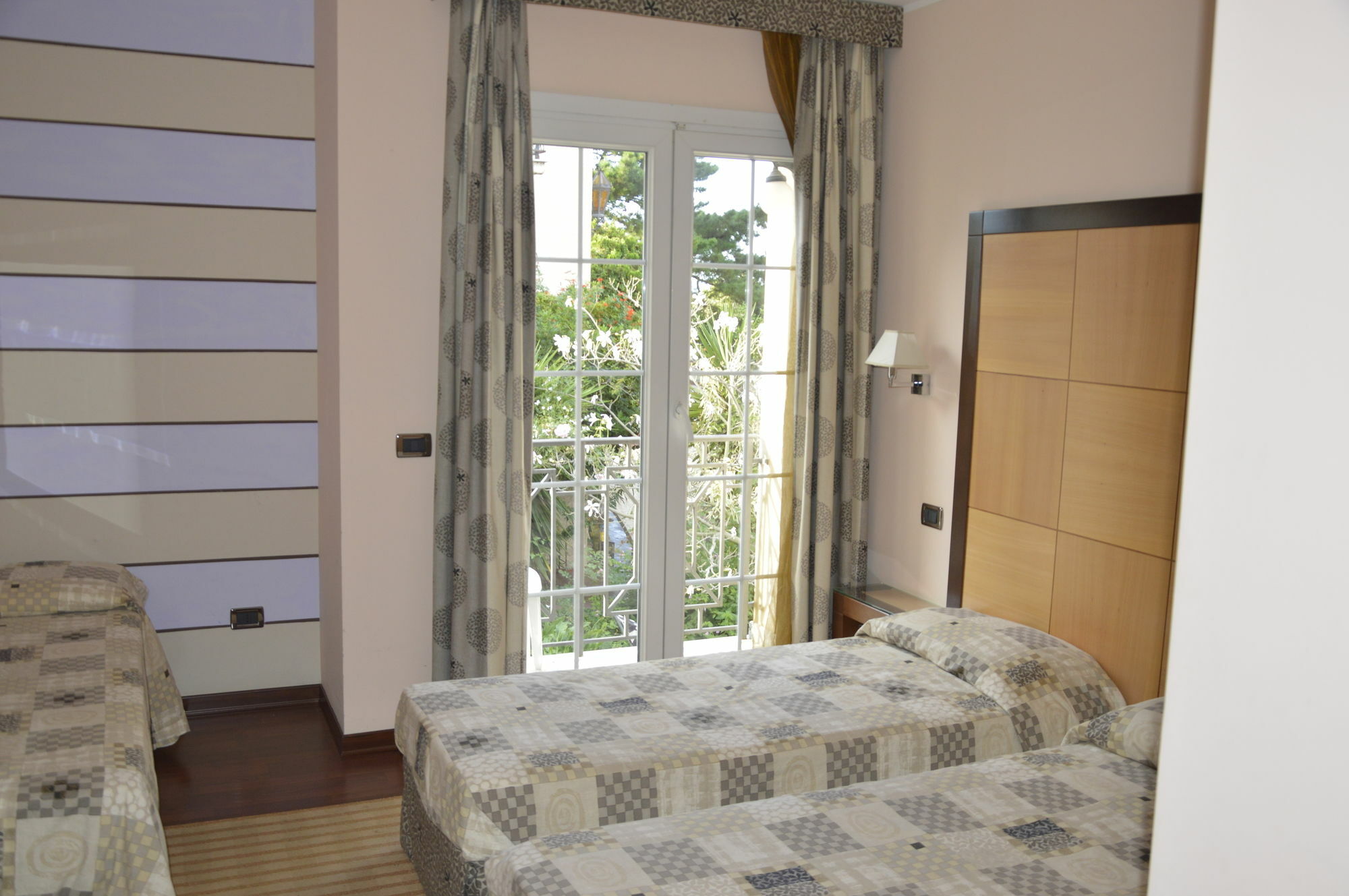 Regent Beach Hotel & Apartments Реджо-ди-Калабрия Экстерьер фото